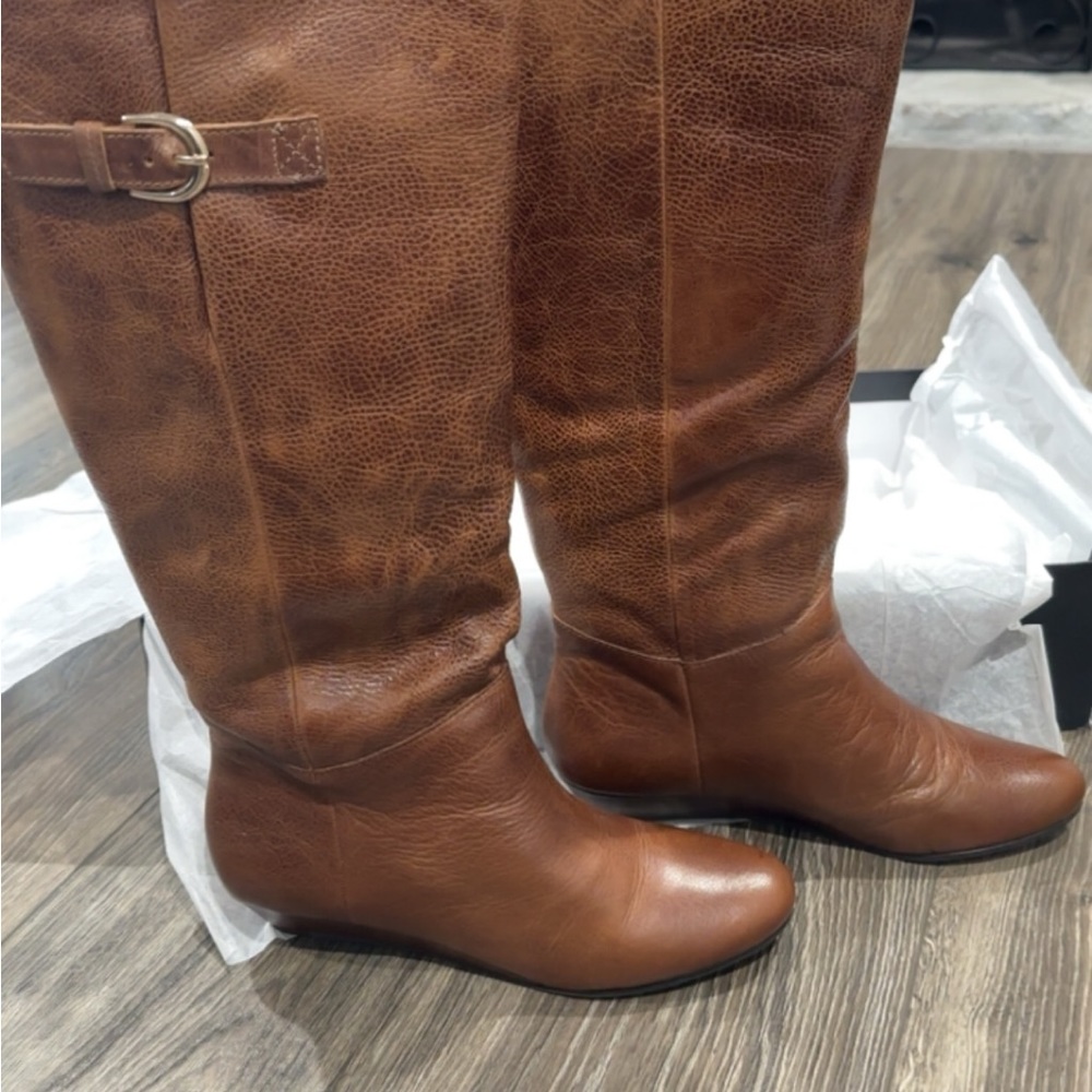 Boots - Picture 2 of 4